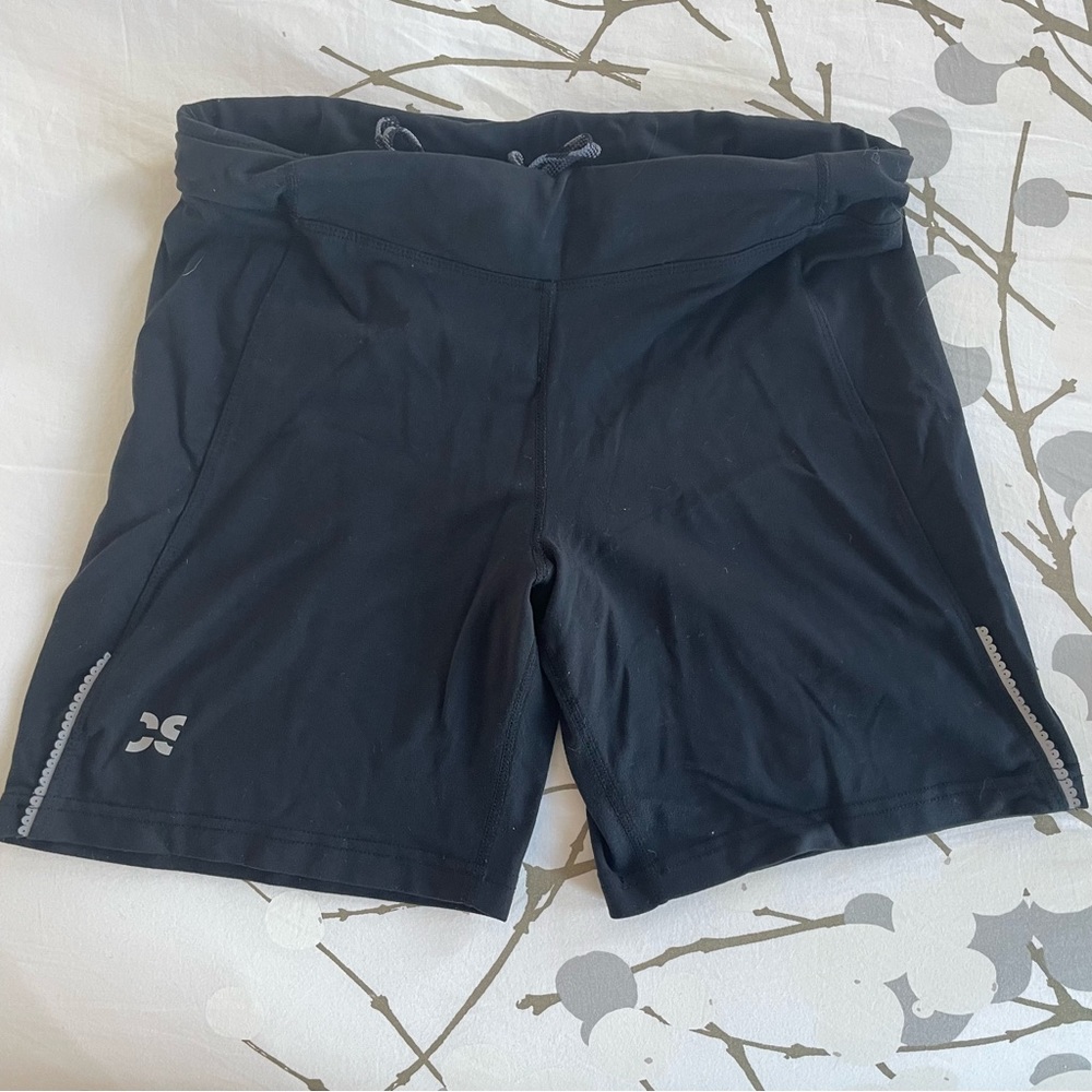 City sports medium running short.